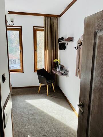 Фото номера Двухместный номер Делюкс с 1 кроватью Гостевой дом Guest House Holiday in Melnik г. Мелник 2