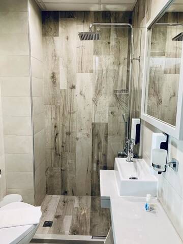 Фото номера Двухместный номер Делюкс с 1 кроватью Гостевой дом Guest House Holiday in Melnik г. Мелник 6