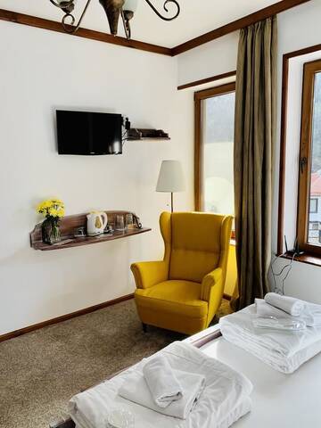 Фото номера Трехместный номер с ванной Гостевой дом Guest House Holiday in Melnik г. Мелник 3