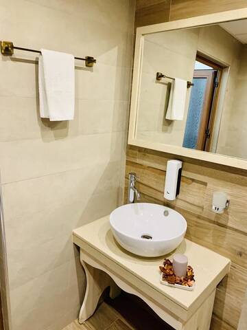 Фото номера Трехместный номер с ванной Гостевой дом Guest House Holiday in Melnik г. Мелник 7