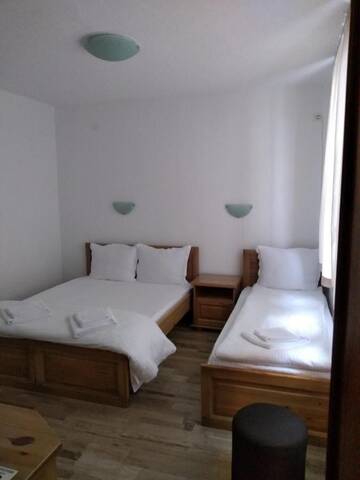 Фото номера Трехместный номер Гостевой дом Guesthouse White Margarit г. Мелник 3