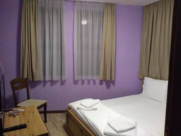 Фото номера Четырехместный номер с балконом Гостевой дом Guesthouse White Margarit г. Мелник 3