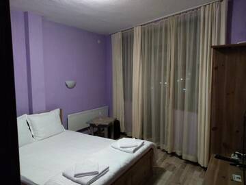 Фото номера Четырехместный номер с балконом Гостевой дом Guesthouse White Margarit г. Мелник 2