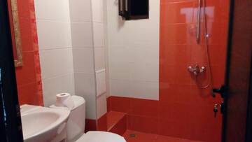 Фото номера Трехместный номер Гостевой дом Guesthouse White Margarit г. Мелник 5
