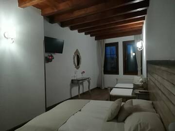 Фото номера Семейный номер Делюкс Гостевой дом Manoleva House г. Мелник 3