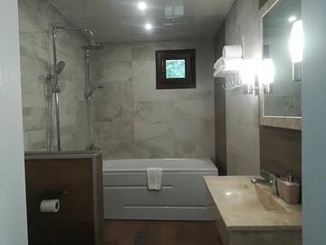 Фото номера Трехместный номер Делюкс Гостевой дом Manoleva House г. Мелник 7