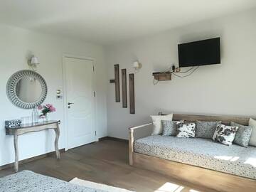 Фото номера Трехместный номер с ванной Гостевой дом Manoleva House г. Мелник 8