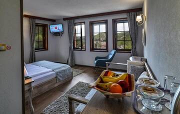Фото номера Трехместный номер Делюкс Гостевой дом Manoleva House г. Мелник 5