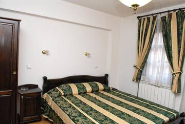 Фото номера Трехместный номер Отель Hotel Bolyarka г. Мелник 3