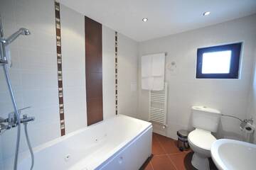 Фото номера Люкс VIP (для 4 взрослых) Отель Hotel Melnik г. Мелник 7