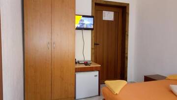 Фото номера Двухместный номер с 1 кроватью или 2 отдельными кроватями — Комплекс Mario Отель Mario Hotel &amp; Complex г. Мелник 12