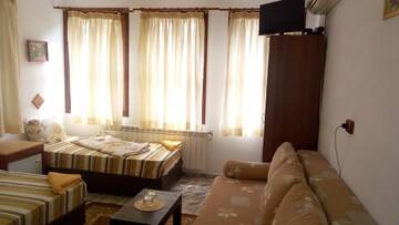 Фото номера Четырехместный номер — Комплекс Mario Отель Mario Hotel &amp; Complex г. Мелник 7