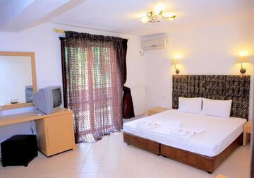 Фото номера Двухместный номер Делюкс с 1 кроватью Отель Elli Greco Hotel г. Мелник 6
