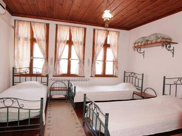 Фото номера Трехместный номер Отель Despot Slav Hotel &amp; Restaurant г. Мелник 3